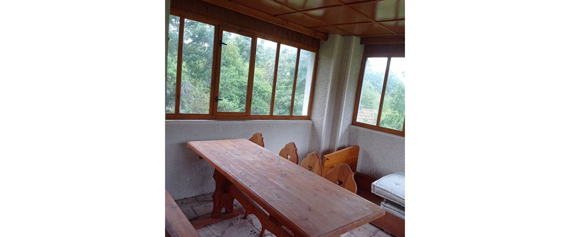 Chata na predaj obklopená zeleňou a pokojom v blízkosti Štiavnických vrchov