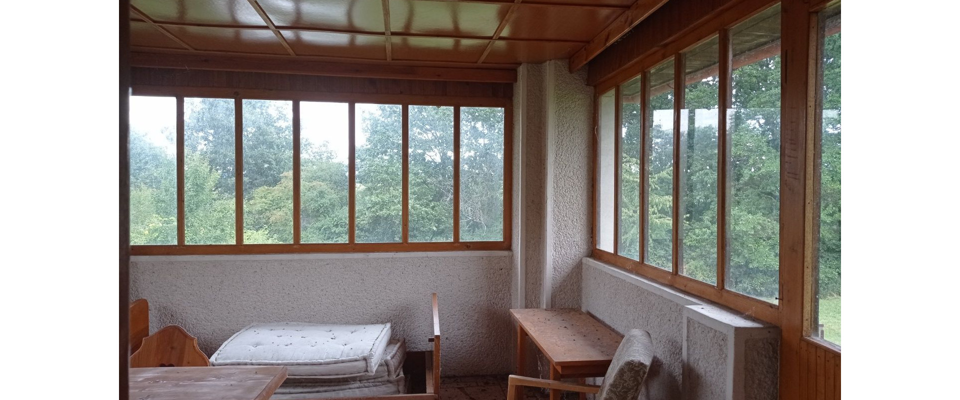 Chata na predaj obklopená zeleňou a pokojom v blízkosti Štiavnických vrchov