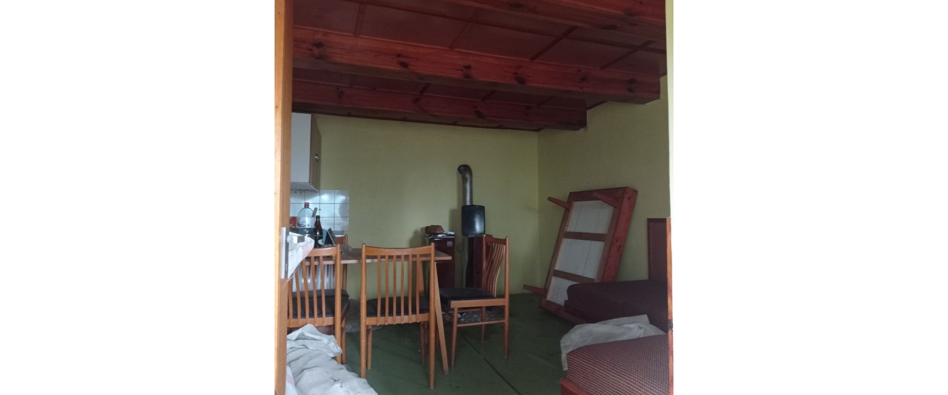 Chata na predaj obklopená zeleňou a pokojom v blízkosti Štiavnických vrchov