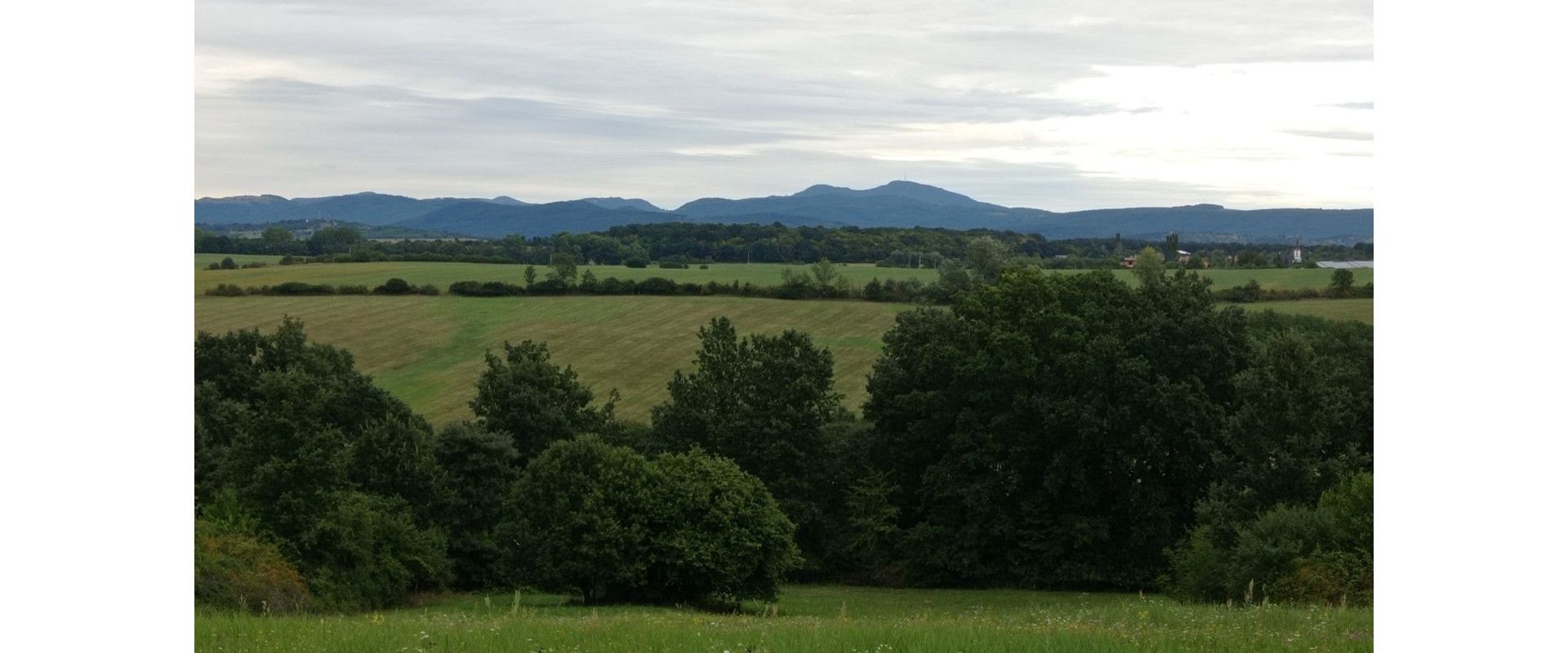 Chata na predaj obklopená zeleňou a pokojom v blízkosti Štiavnických vrchov