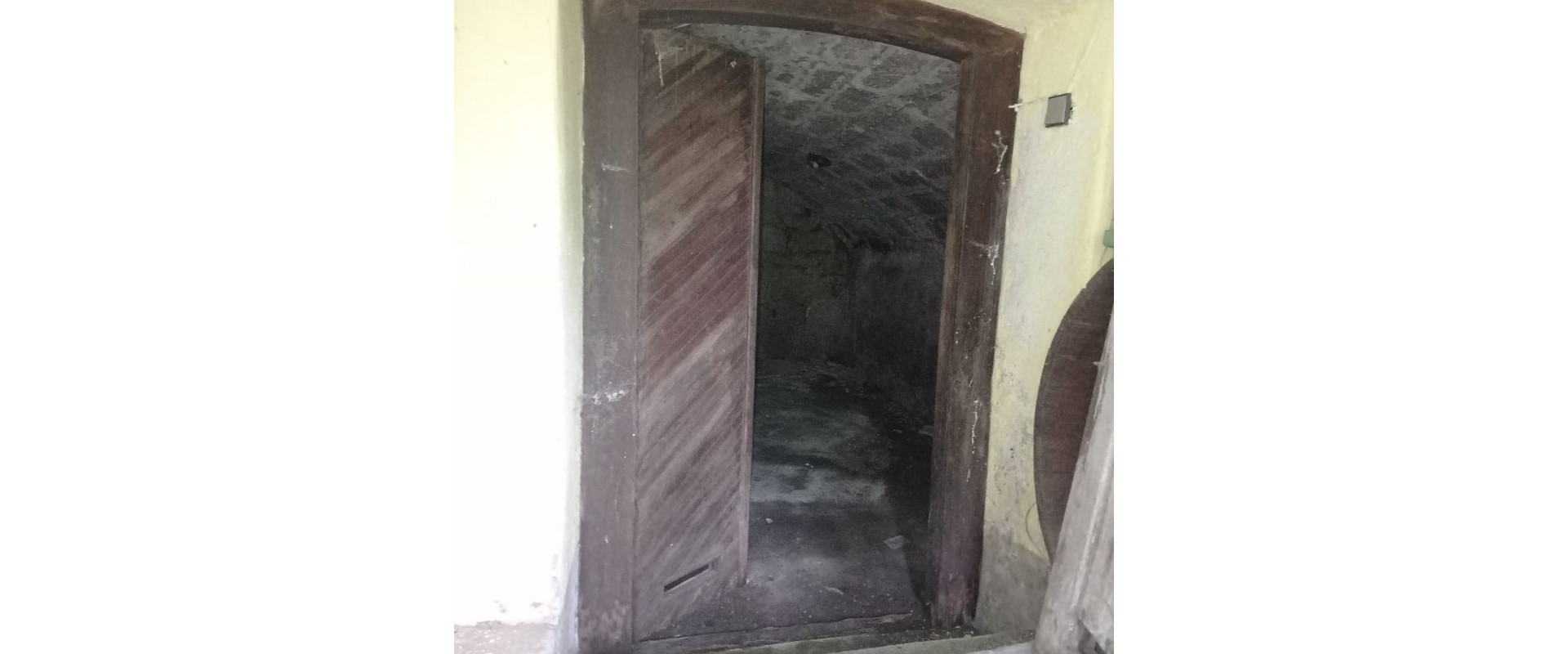 Chata na predaj obklopená zeleňou a pokojom v blízkosti Štiavnických vrchov