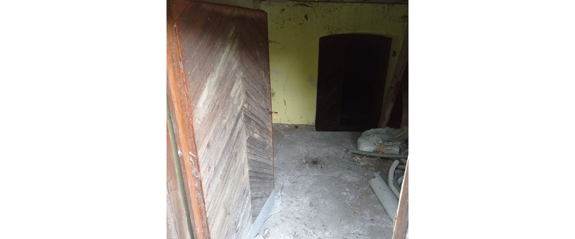 Chata na predaj obklopená zeleňou a pokojom v blízkosti Štiavnických vrchov