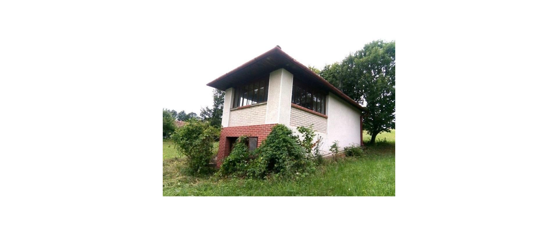 Chata na predaj obklopená zeleňou a pokojom v blízkosti Štiavnických vrchov