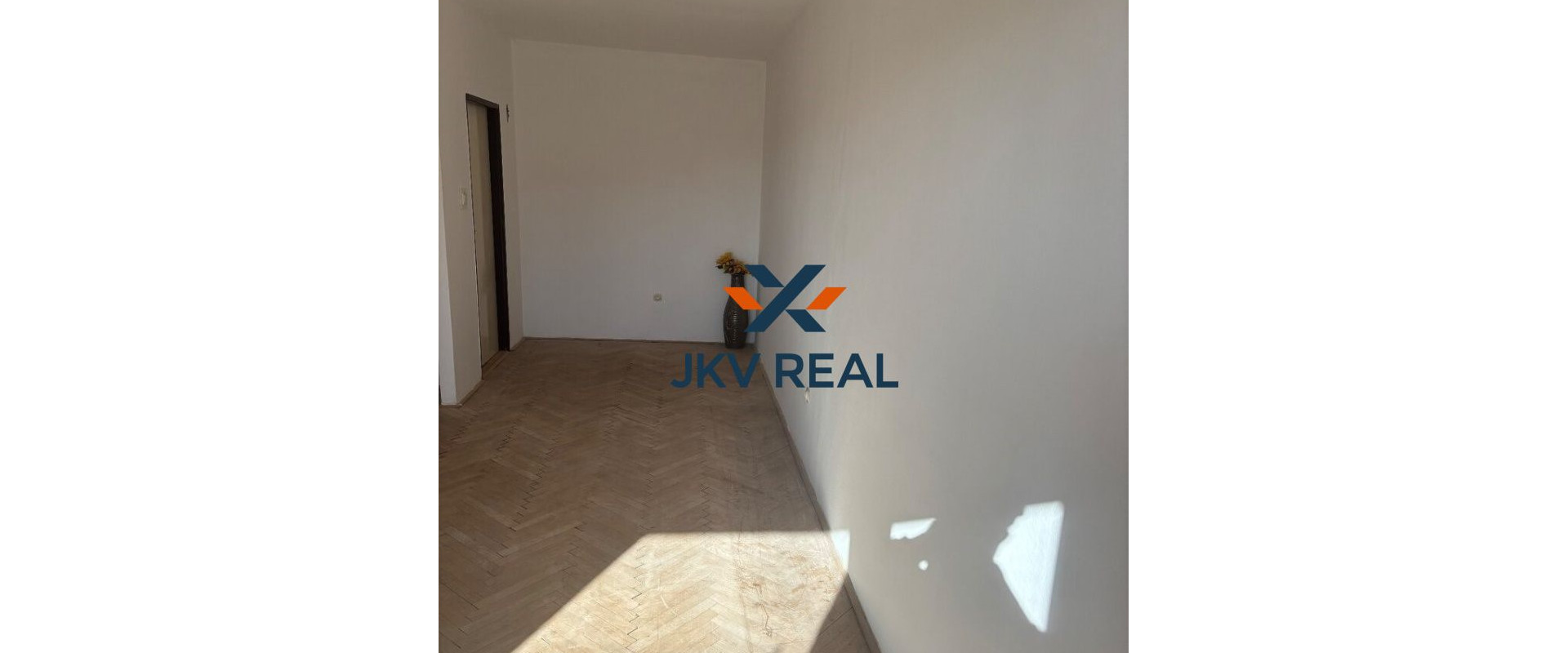 Ponúkame na predaj 2.5 izbový byt s balkónom