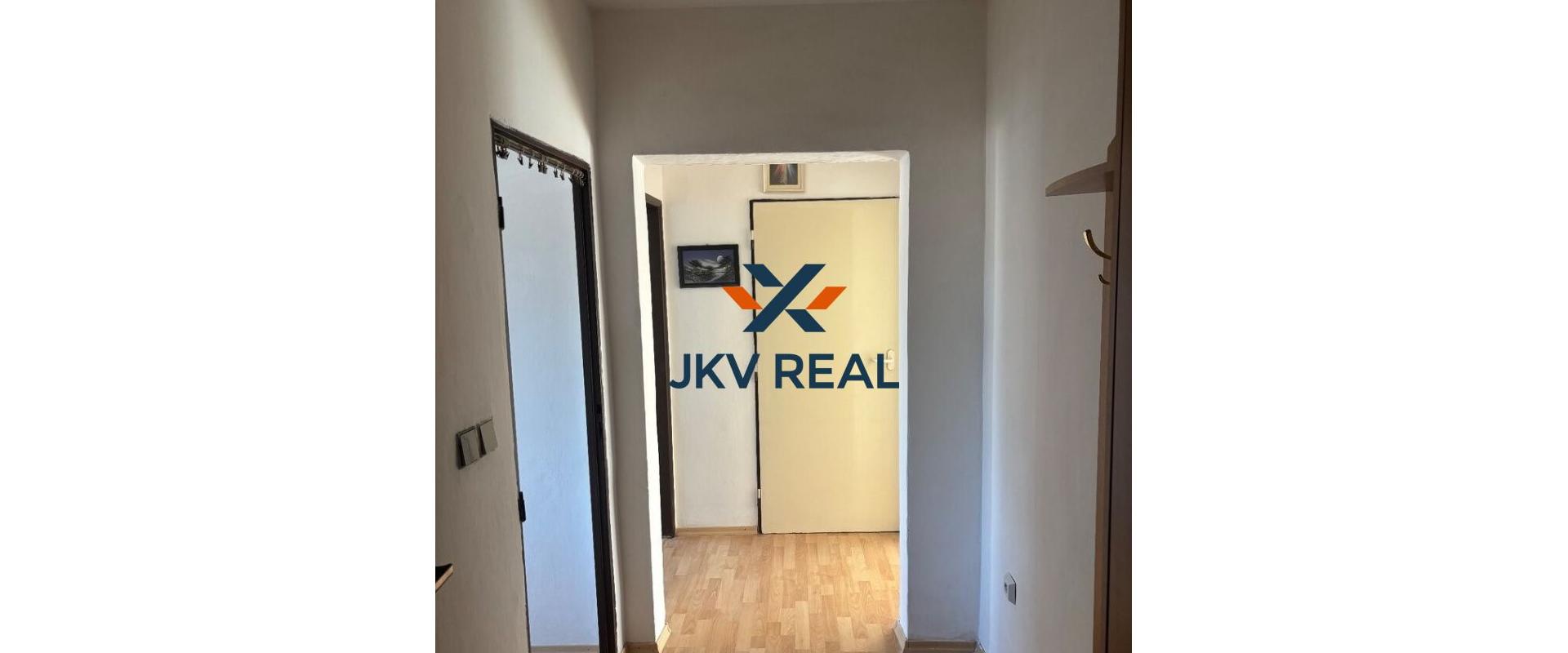 Ponúkame na predaj 2.5 izbový byt s balkónom