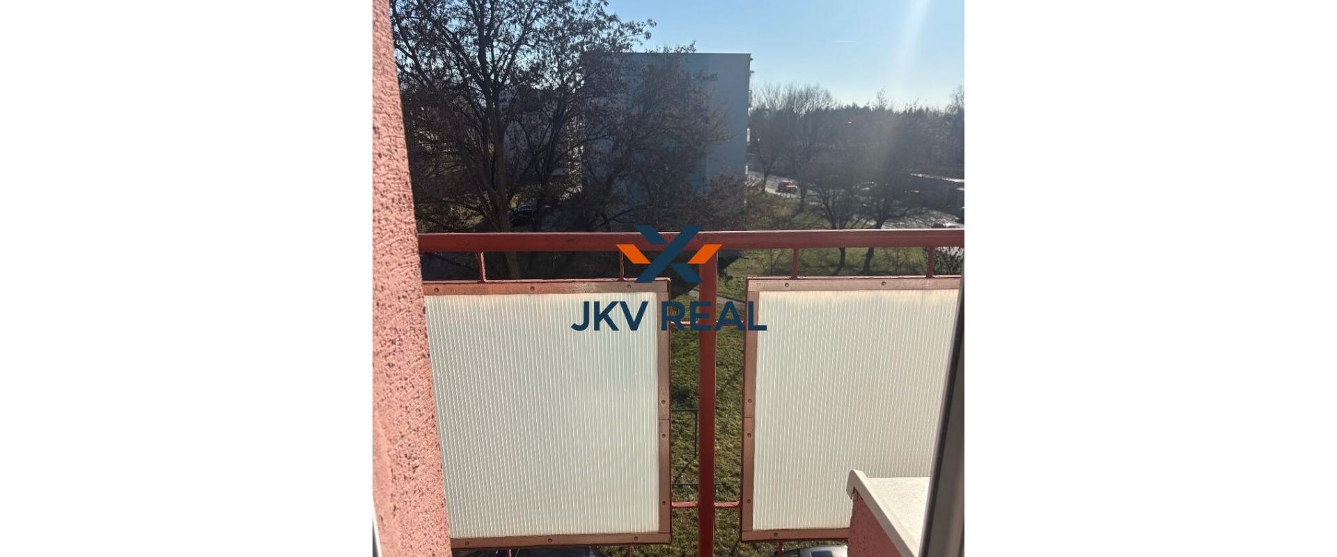 Ponúkame na predaj 2.5 izbový byt s balkónom