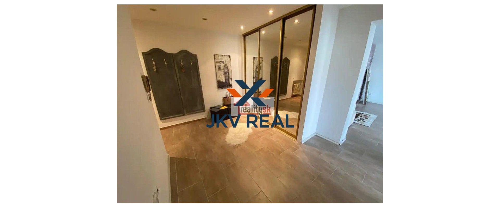 Veľkometrážny dvojizbový byt pod Bratislavským hradom