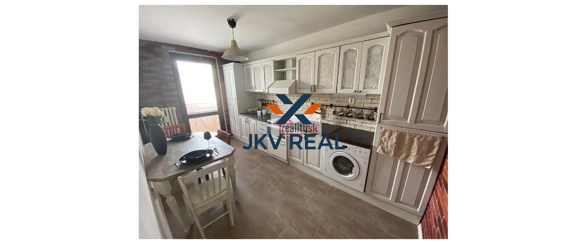 Veľkometrážny dvojizbový byt pod Bratislavským hradom