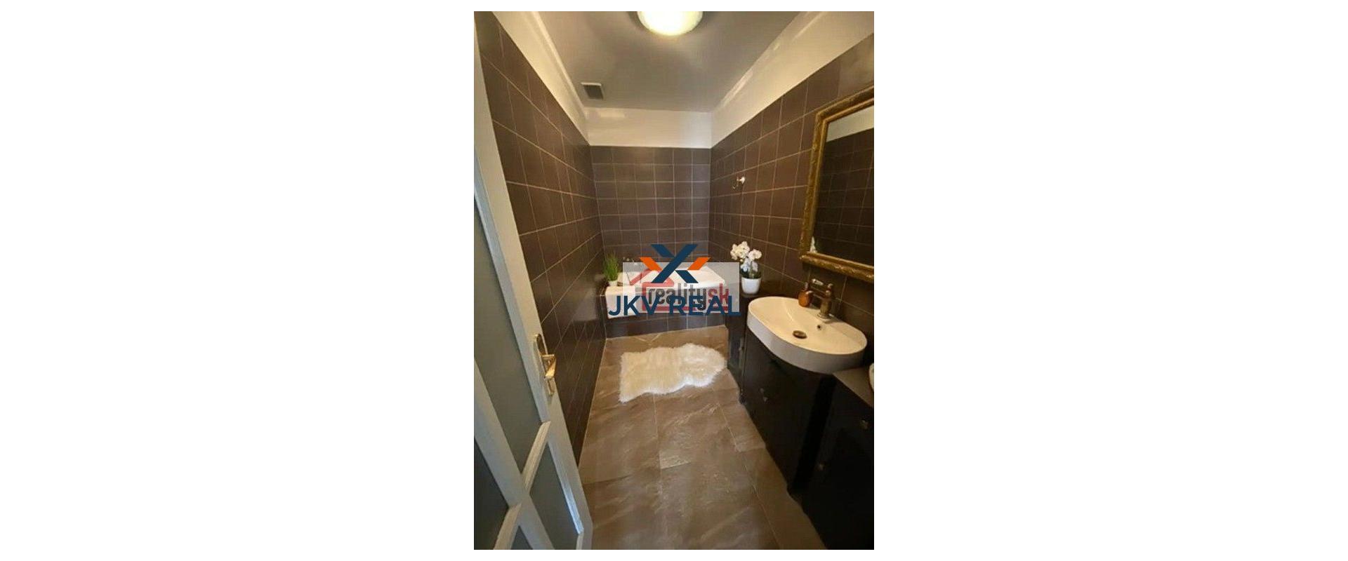 Veľkometrážny dvojizbový byt pod Bratislavským hradom