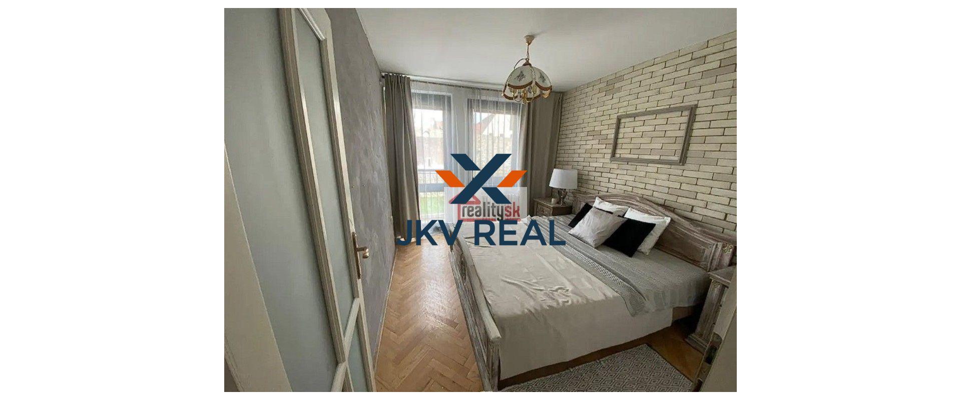 Veľkometrážny dvojizbový byt pod Bratislavským hradom