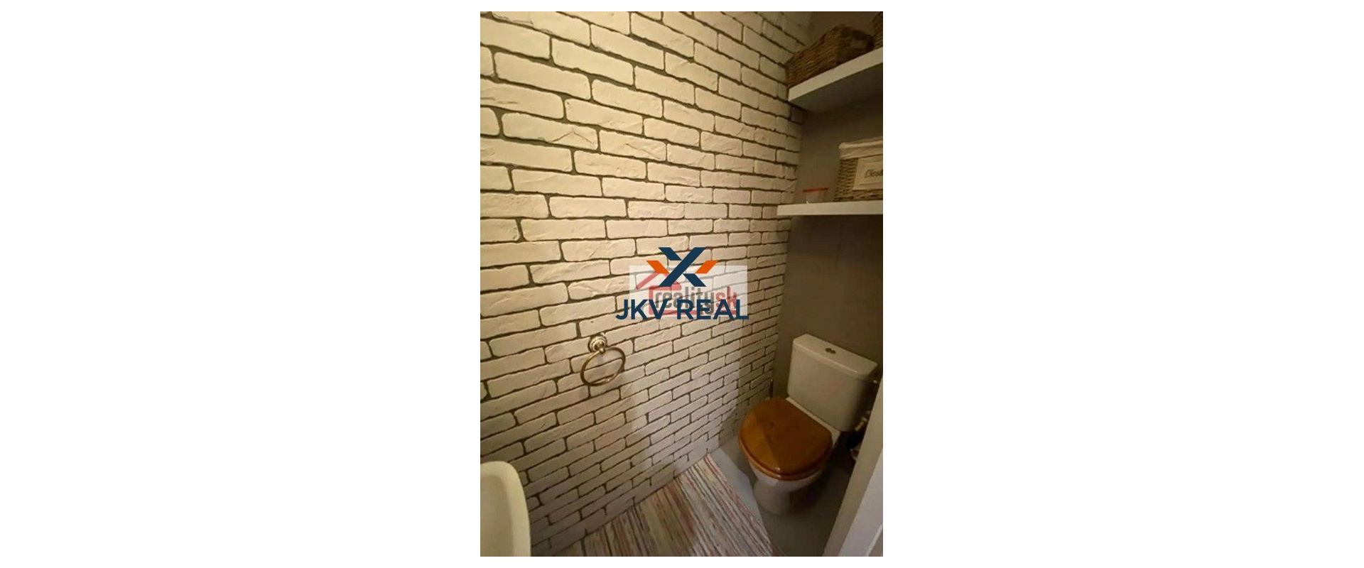 Veľkometrážny dvojizbový byt pod Bratislavským hradom