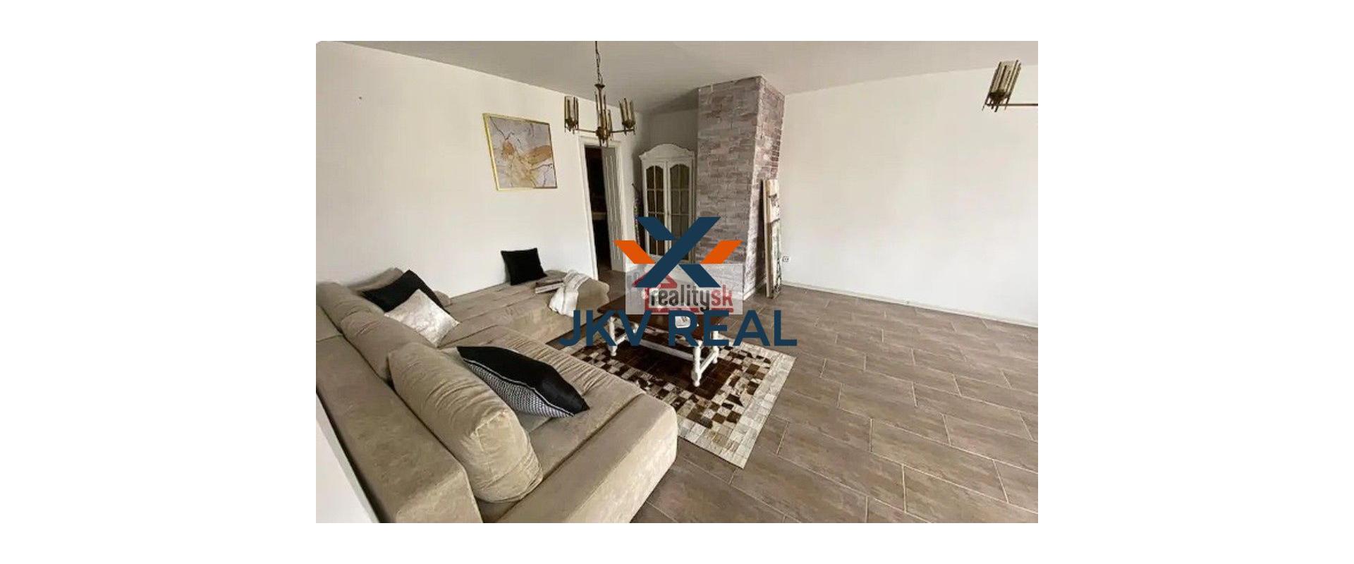 Veľkometrážny dvojizbový byt pod Bratislavským hradom