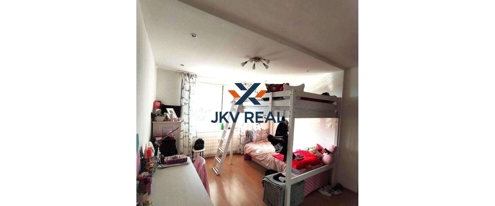 JKV REAL Vám ponúka pekný, priestranný 3 izbový byt na predaj v Centre Malaciek