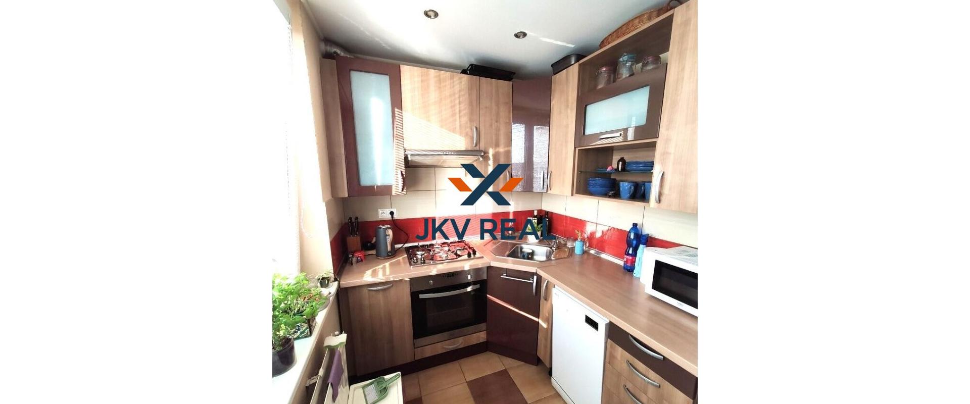 JKV REAL Vám ponúka pekný, priestranný 3 izbový byt na predaj v Centre Malaciek