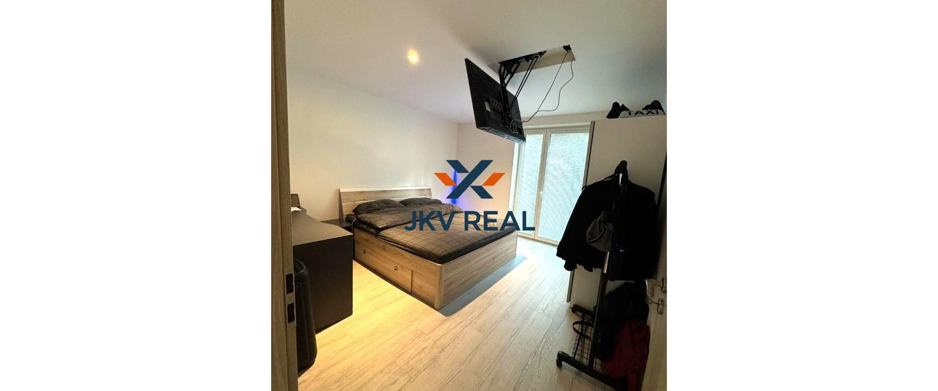 Moderný4 izbový byt so záhradkou