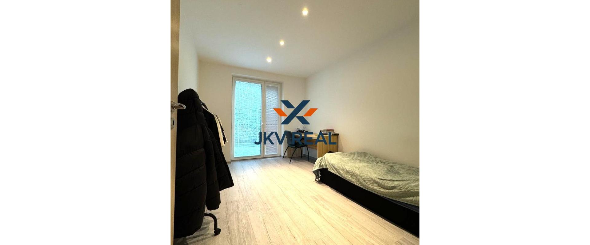 Moderný4 izbový byt so záhradkou