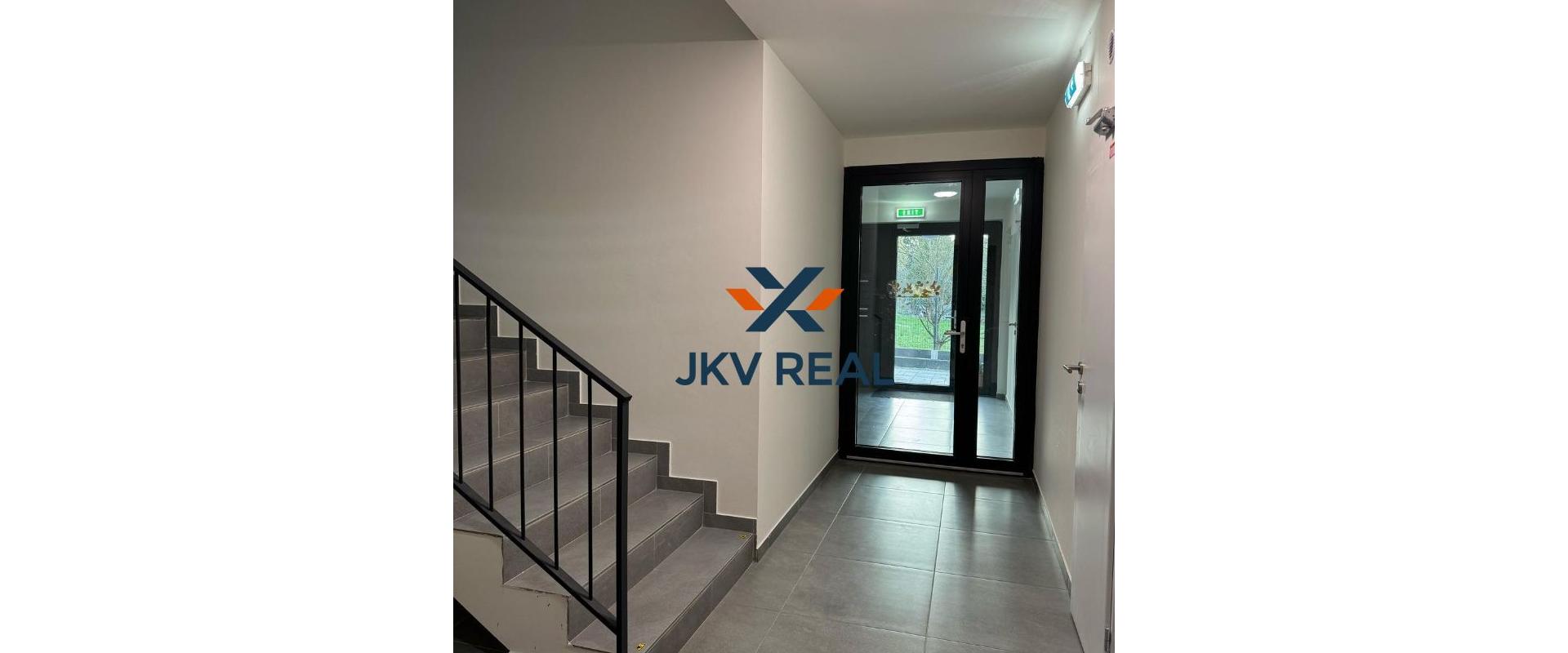 Moderný4 izbový byt so záhradkou