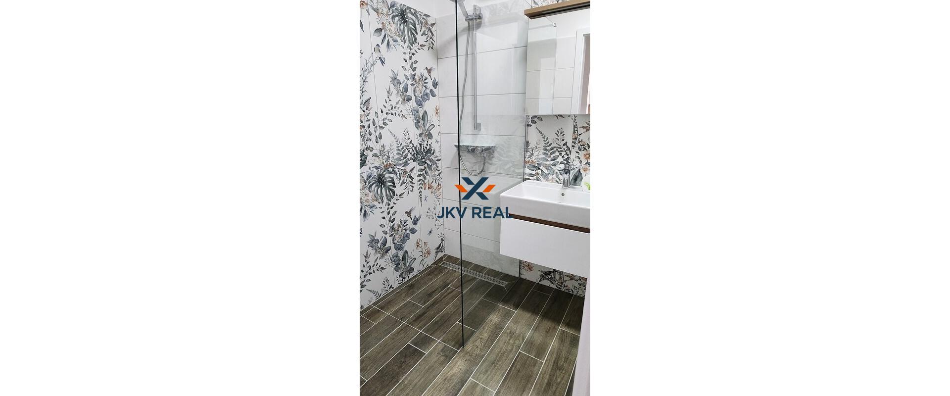 Na prenájom 2-izbový byt s balkónom v novostavbe – len 15 km od Bratislavy