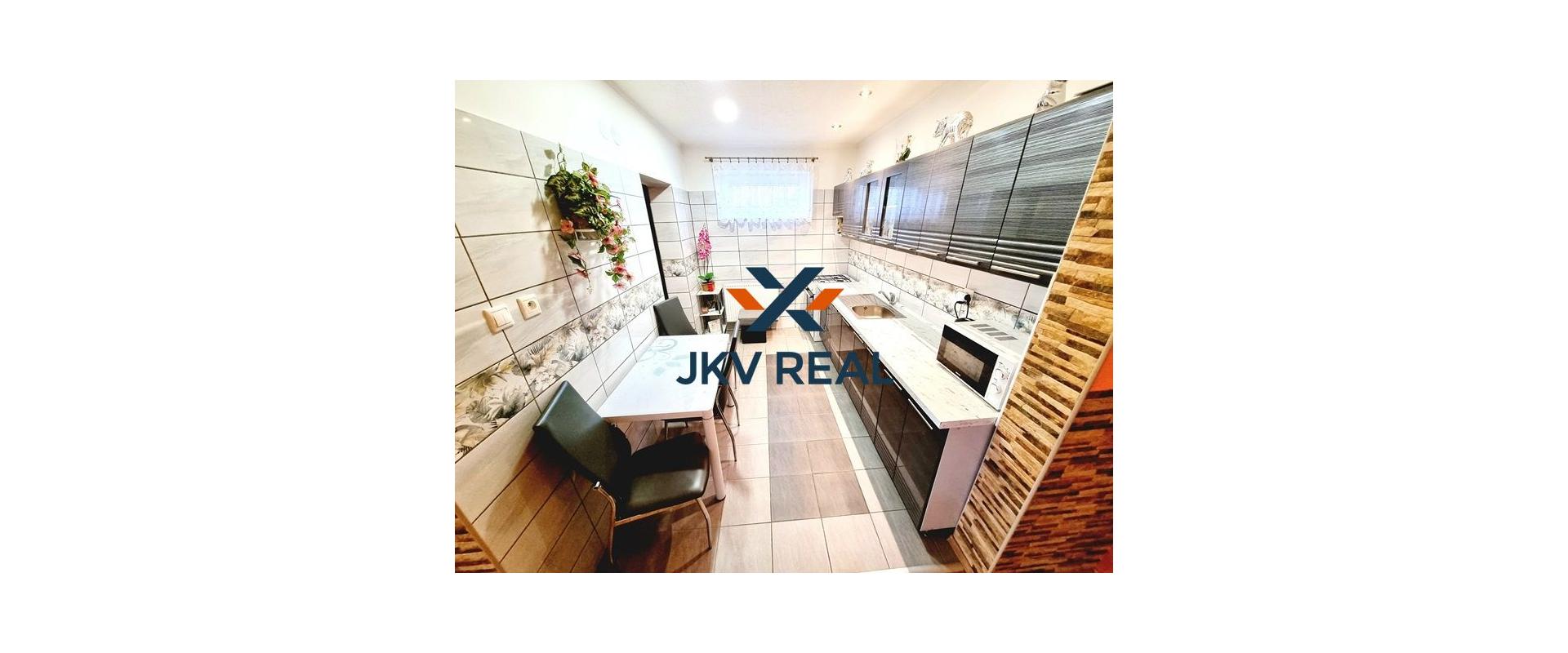 PREDANÉ ! JKV REAL ponúka na predaj 5-izbový dvojpodlažný rodinný dom s veľkou záhradou v obci Malé Leváre.