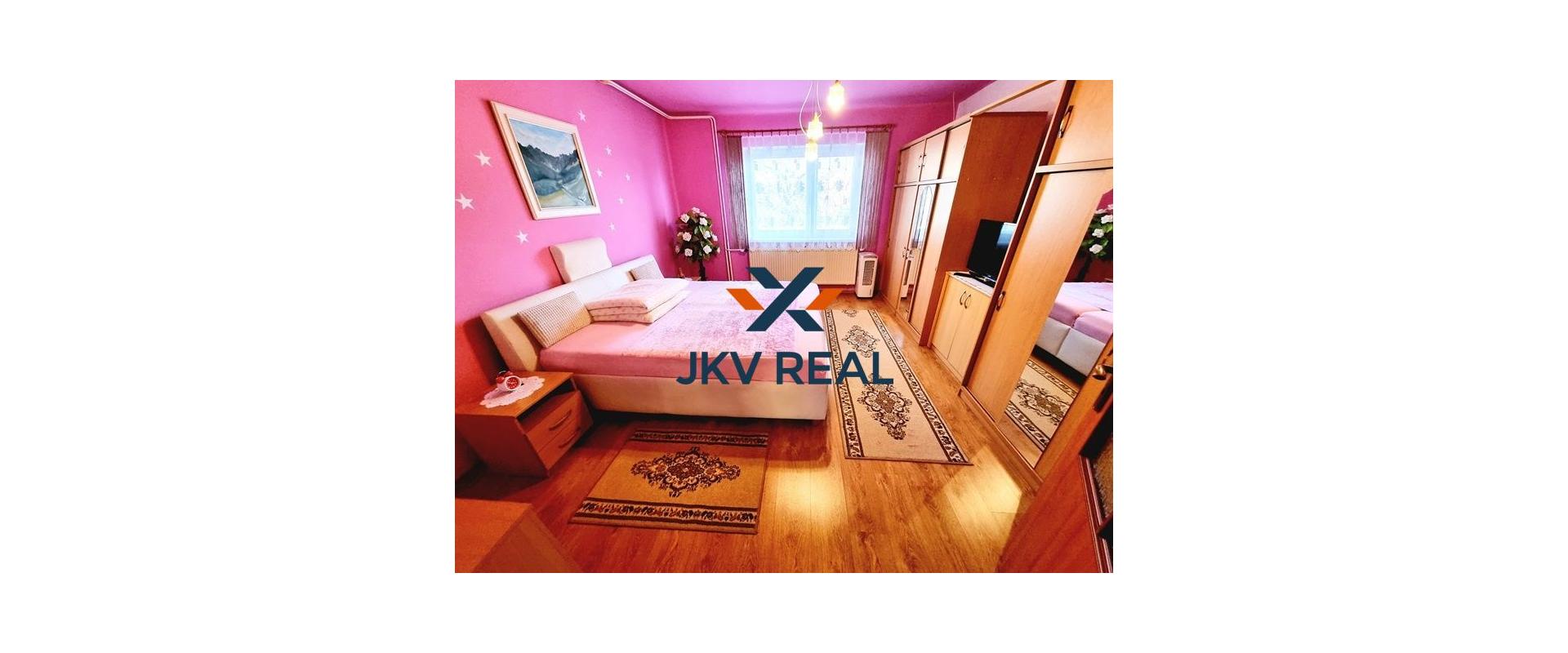 PREDANÉ ! JKV REAL ponúka na predaj 5-izbový dvojpodlažný rodinný dom s veľkou záhradou v obci Malé Leváre.