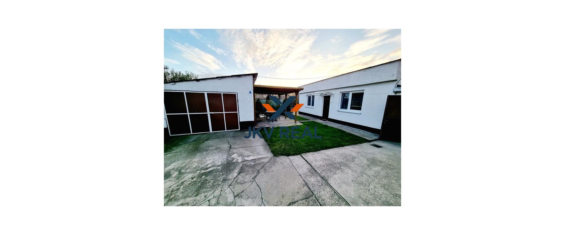 PREDANÉ ! JKV REAL ponúka na predaj 5-izbový dvojpodlažný rodinný dom s veľkou záhradou v obci Malé Leváre.