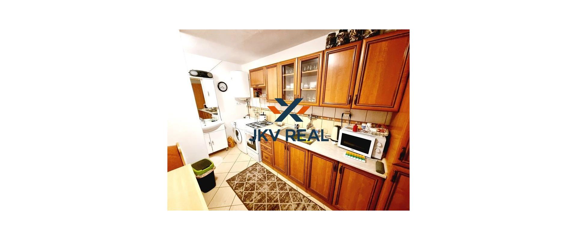 PREDANÉ ! JKV REAL ponúka na predaj 5-izbový dvojpodlažný rodinný dom s veľkou záhradou v obci Malé Leváre.