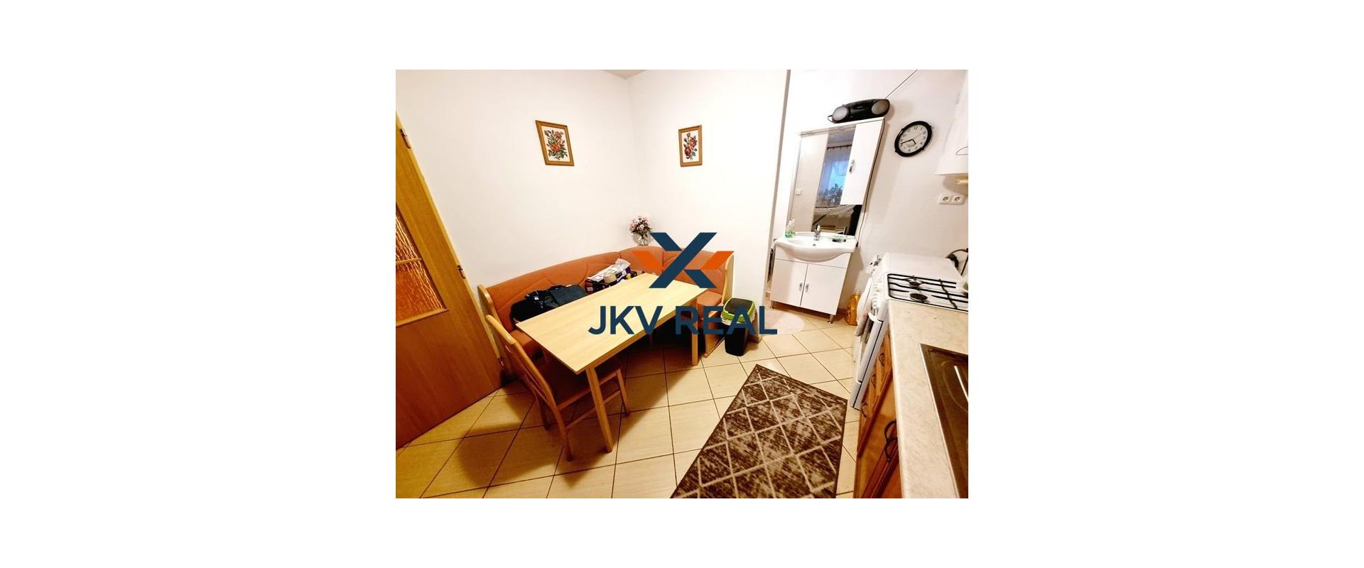 PREDANÉ ! JKV REAL ponúka na predaj 5-izbový dvojpodlažný rodinný dom s veľkou záhradou v obci Malé Leváre.