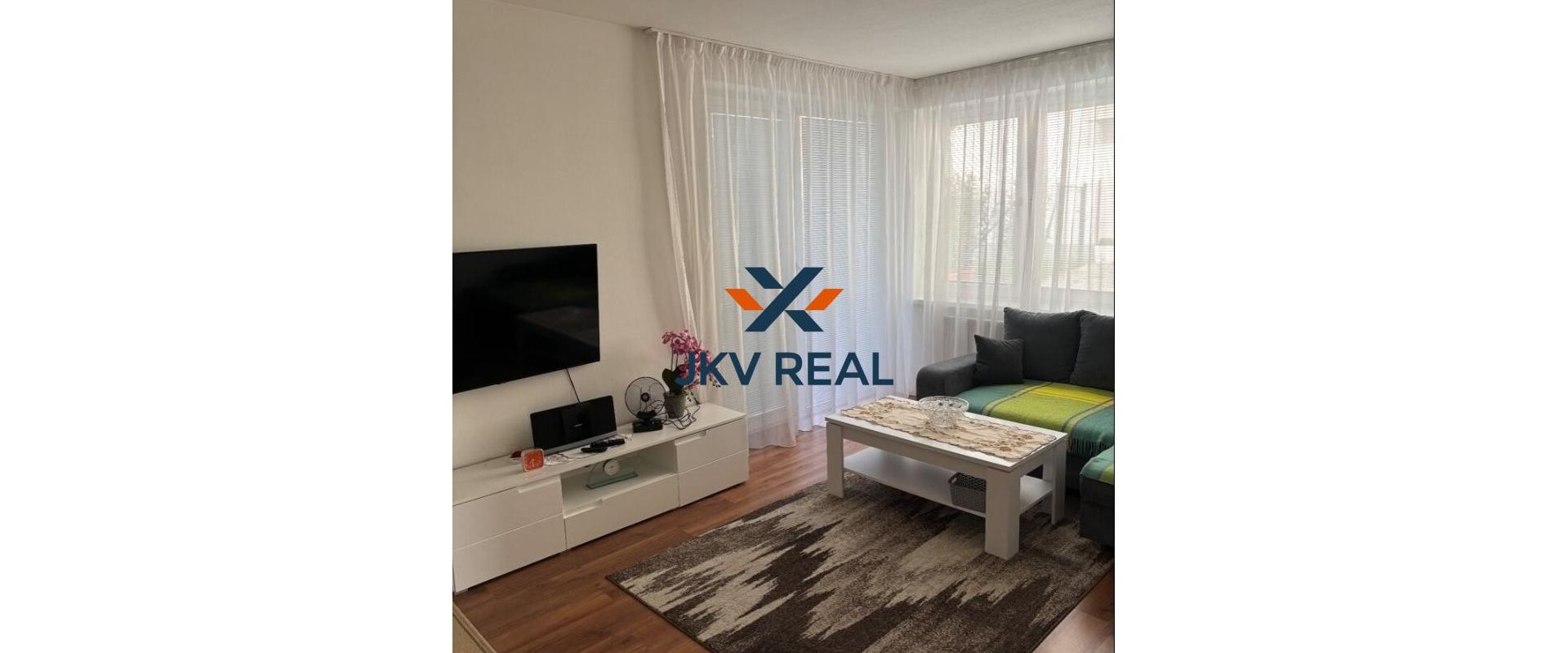 Realitná kancelária JKV REAL ponúka na prenájom kompletne zariadený 2 izbový byt v Pezinku na Myslenickej ulici