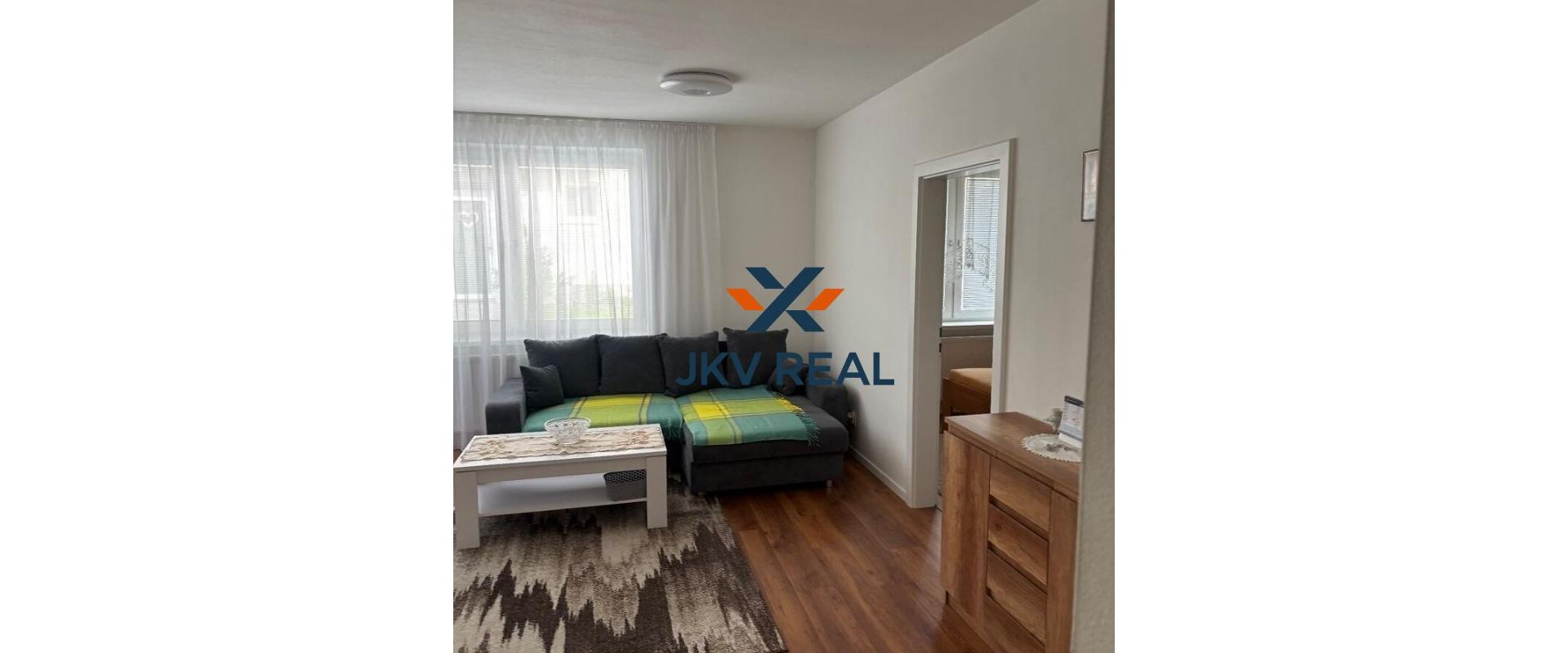 Realitná kancelária JKV REAL ponúka na prenájom kompletne zariadený 2 izbový byt v Pezinku na Myslenickej ulici