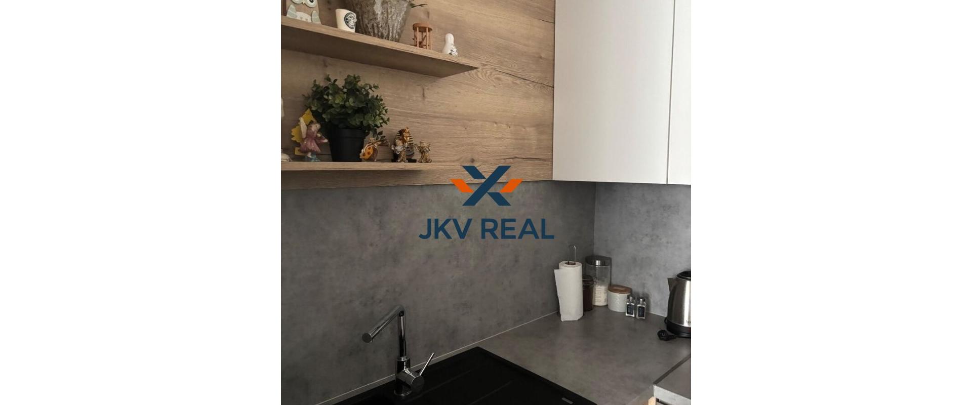 Realitná kancelária JKV REAL ponúka na prenájom kompletne zariadený 2 izbový byt v Pezinku na Myslenickej ulici