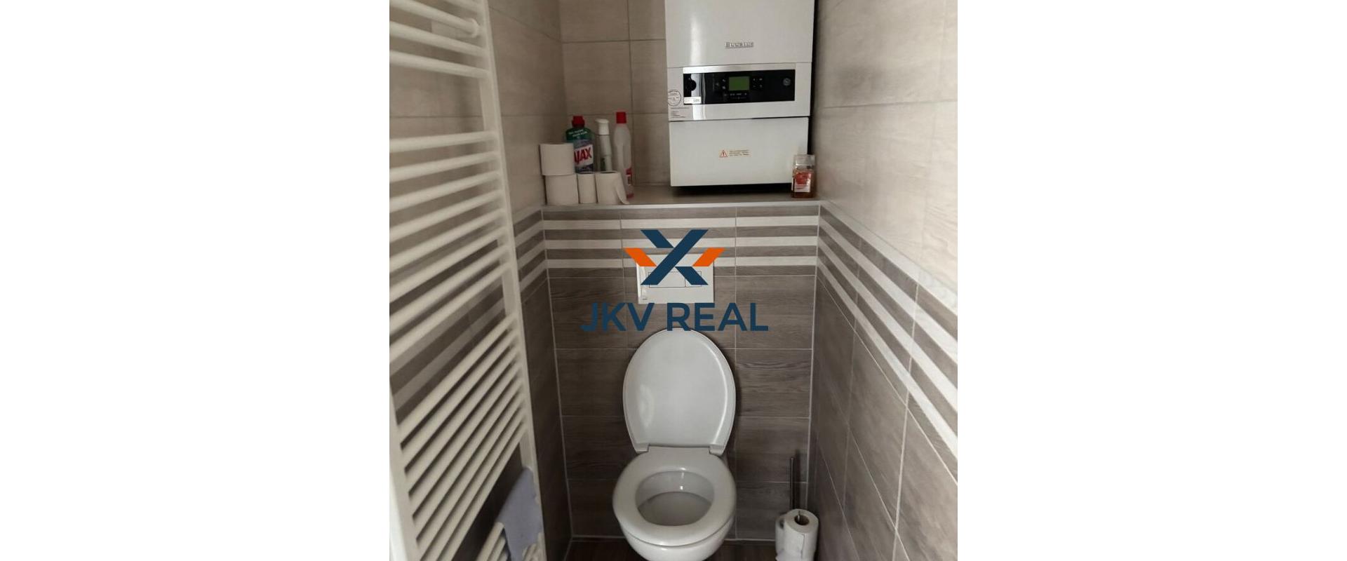 Realitná kancelária JKV REAL ponúka na prenájom kompletne zariadený 2 izbový byt v Pezinku na Myslenickej ulici