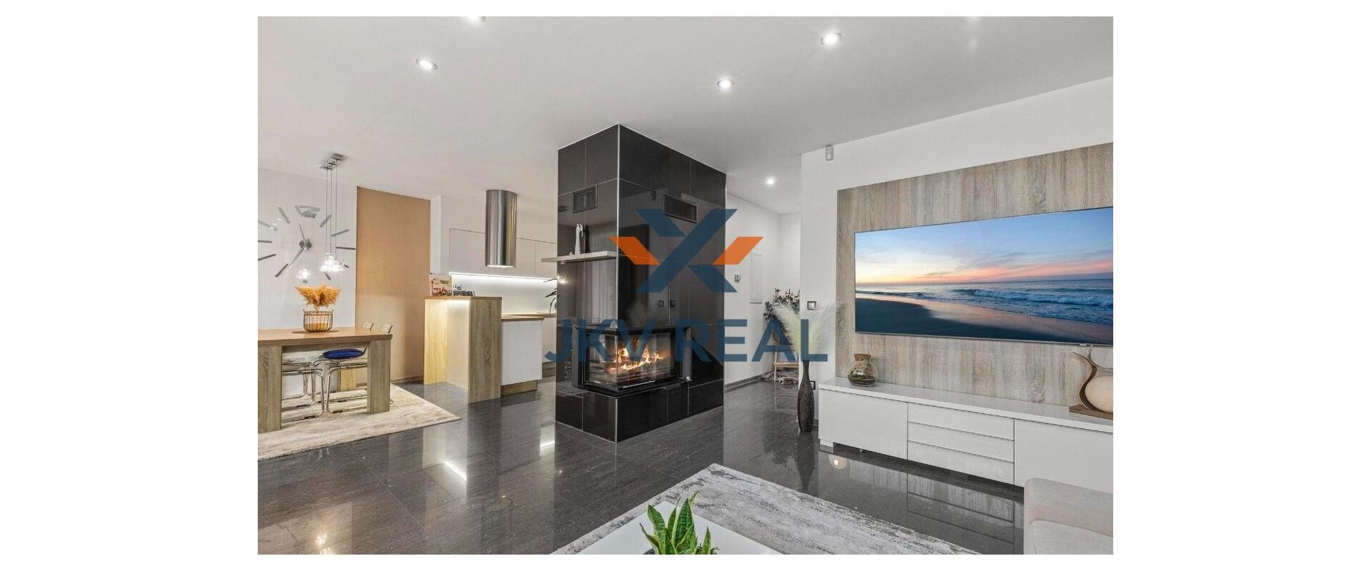 Na predaj 4-izbový rodinný dom  v dvojdome v obci Blatné