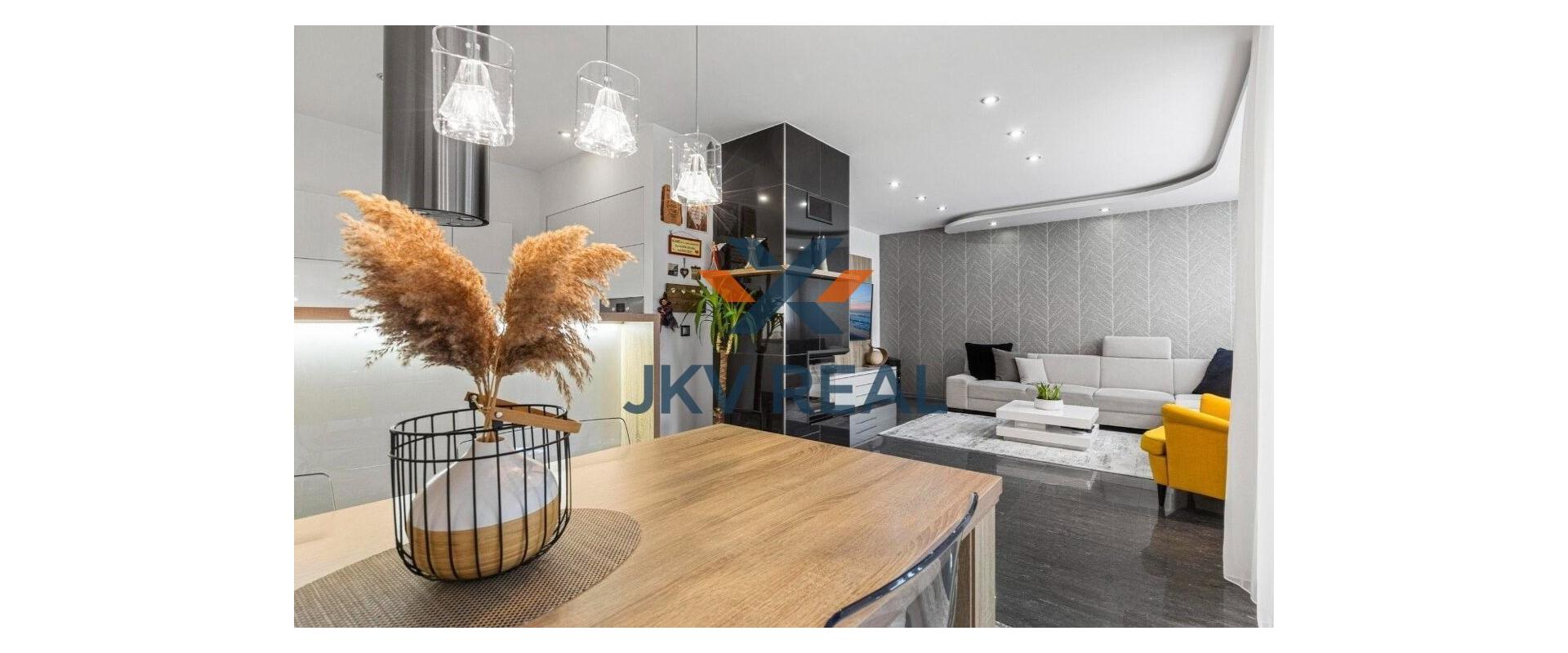 Na predaj 4-izbový rodinný dom  v dvojdome v obci Blatné