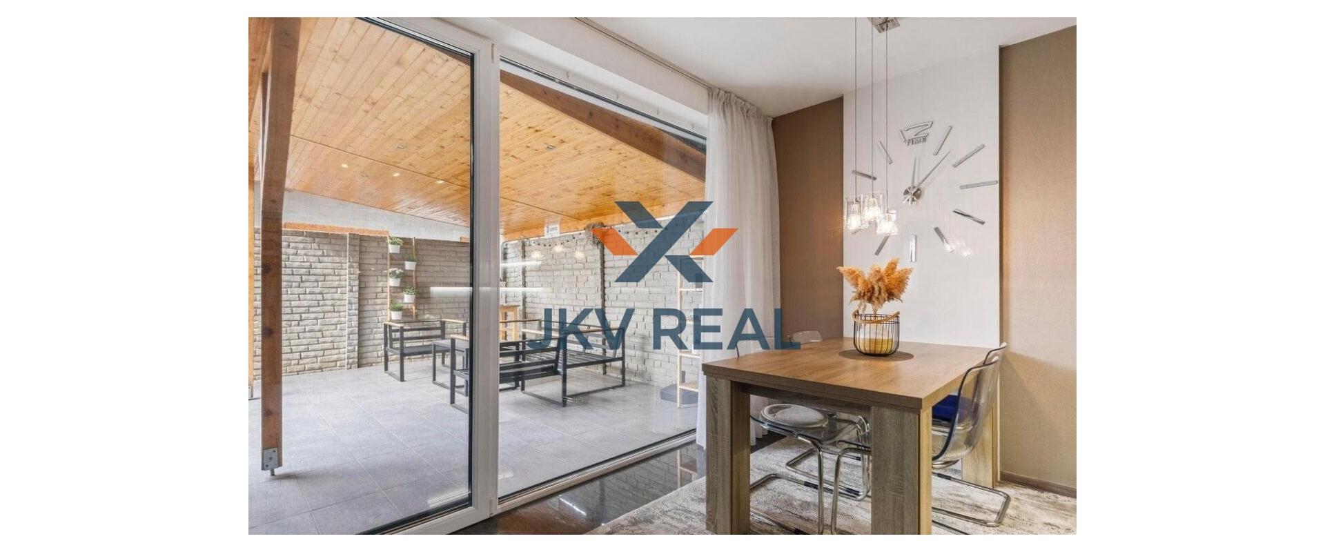 Na predaj 4-izbový rodinný dom  v dvojdome v obci Blatné