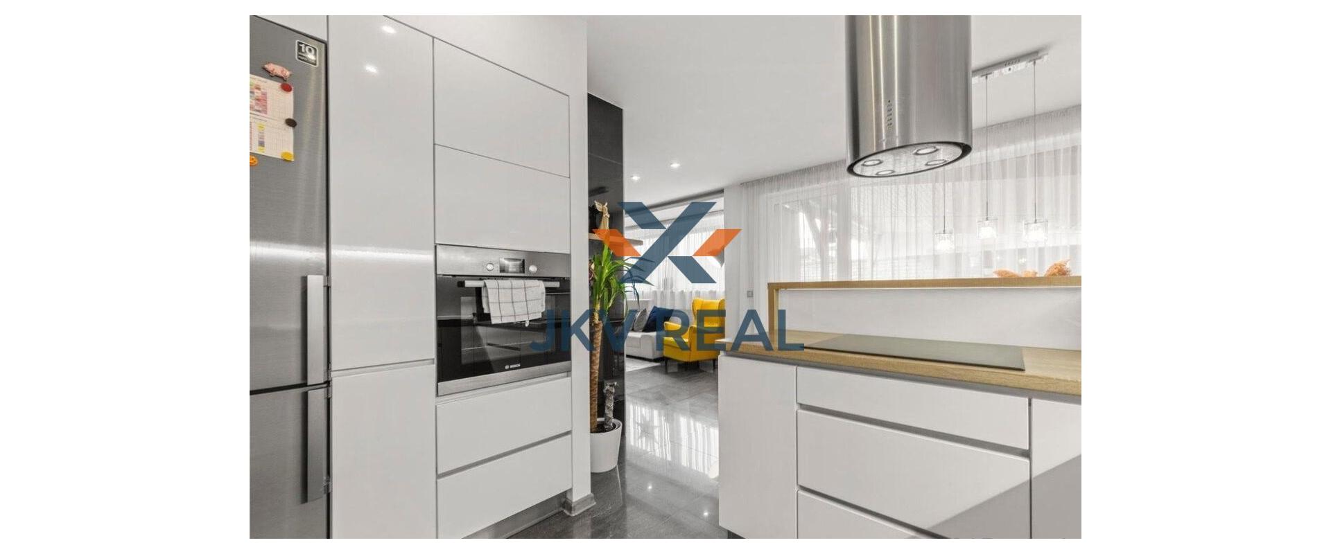 Na predaj 4-izbový rodinný dom  v dvojdome v obci Blatné