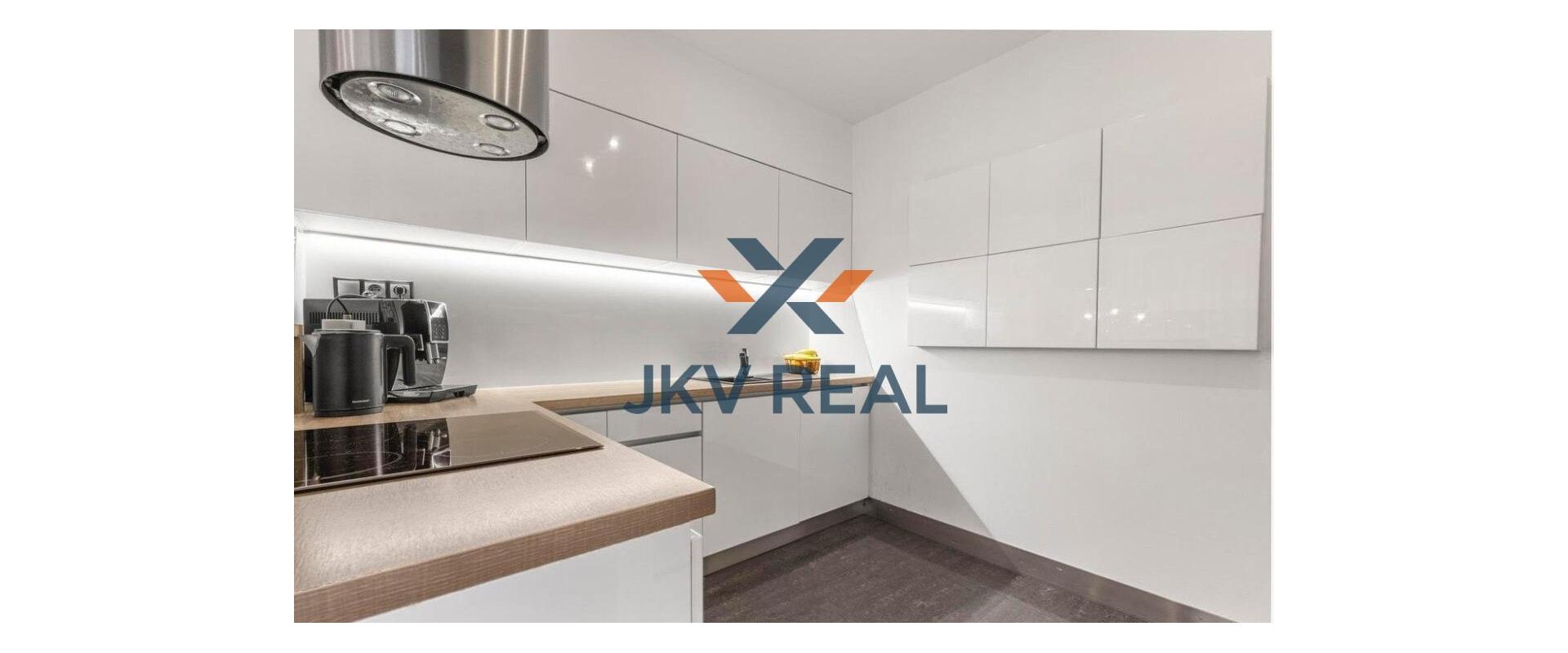 Na predaj 4-izbový rodinný dom  v dvojdome v obci Blatné