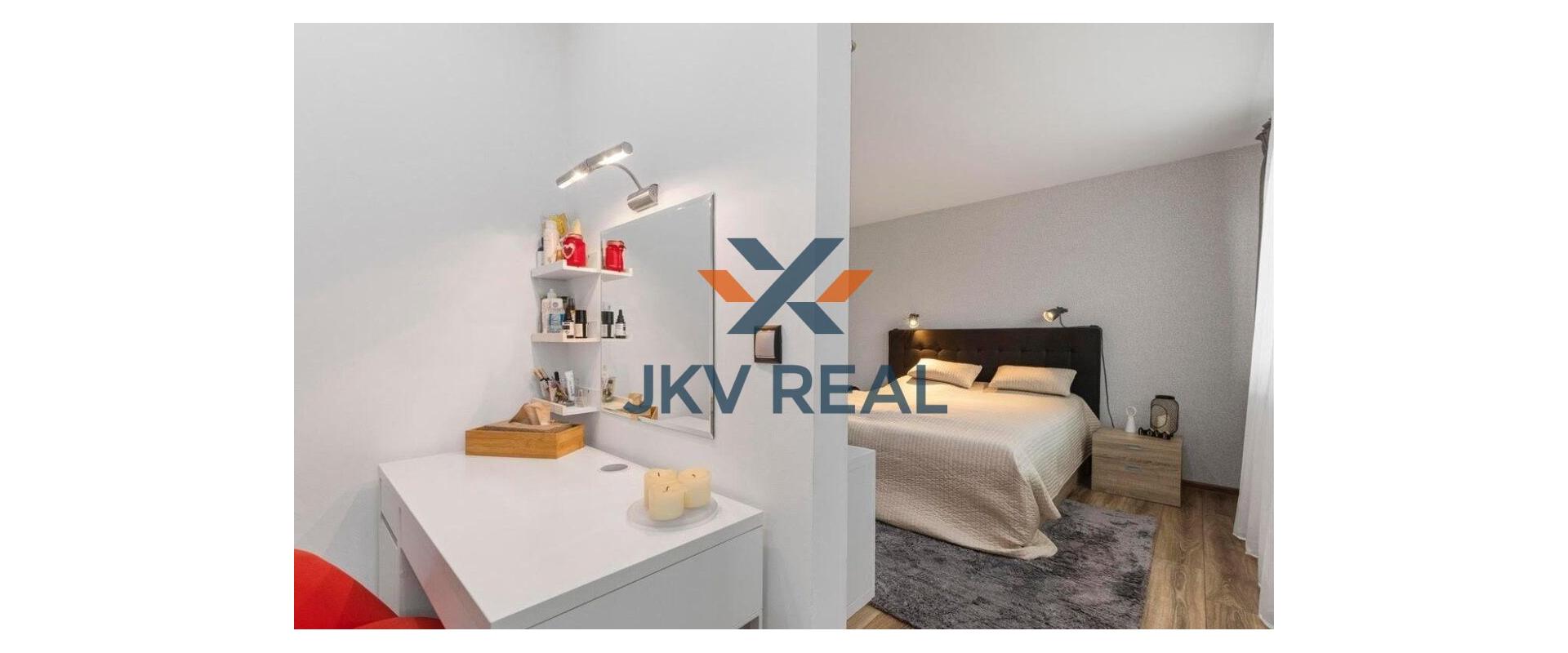 Na predaj 4-izbový rodinný dom  v dvojdome v obci Blatné