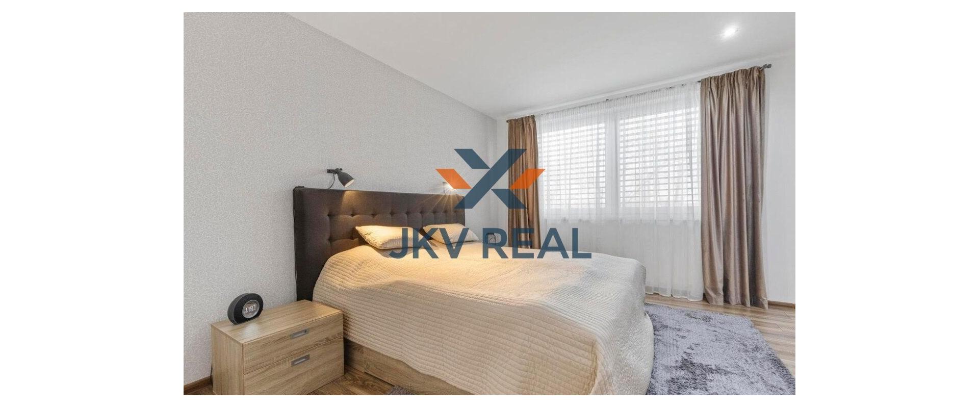 Na predaj 4-izbový rodinný dom  v dvojdome v obci Blatné