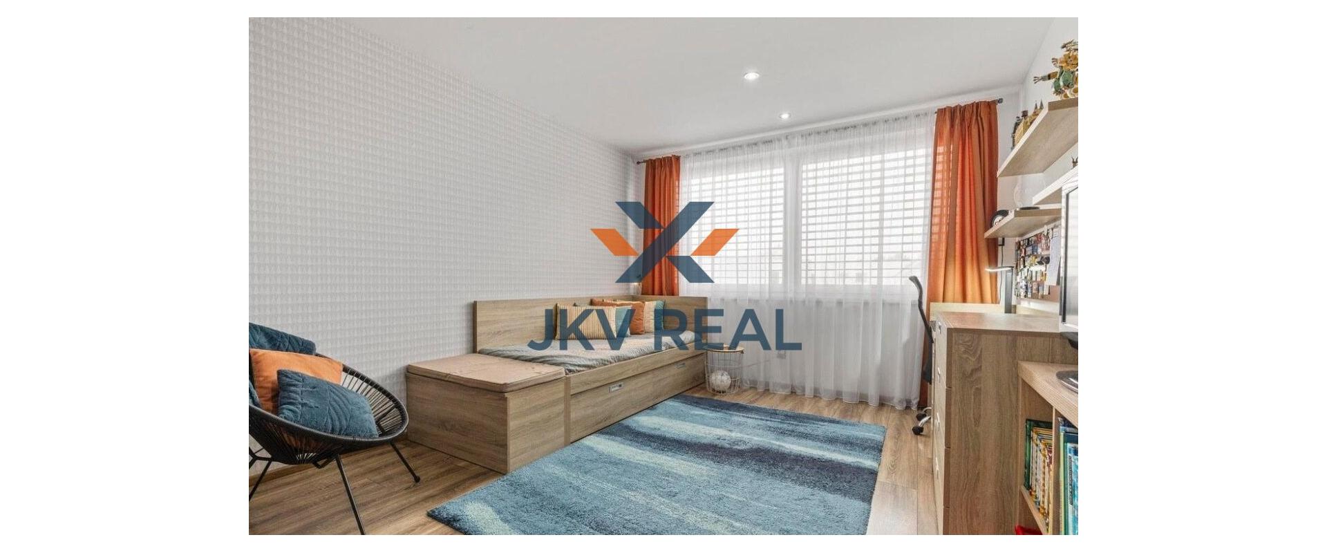 Na predaj 4-izbový rodinný dom  v dvojdome v obci Blatné