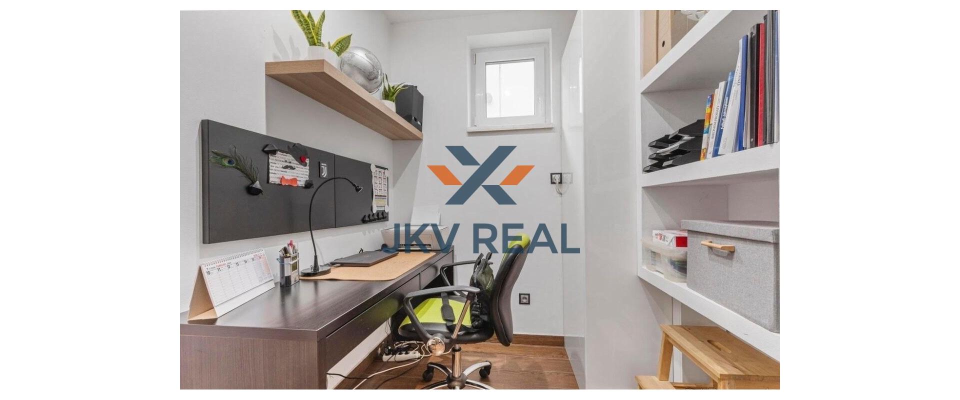 Na predaj 4-izbový rodinný dom  v dvojdome v obci Blatné