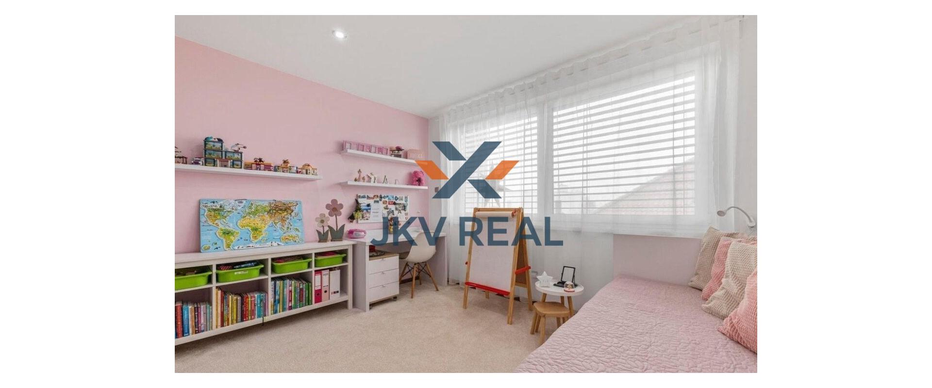 Na predaj 4-izbový rodinný dom  v dvojdome v obci Blatné