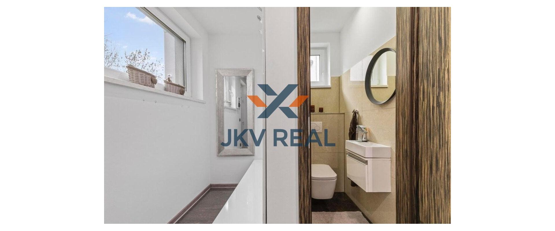 Na predaj 4-izbový rodinný dom  v dvojdome v obci Blatné