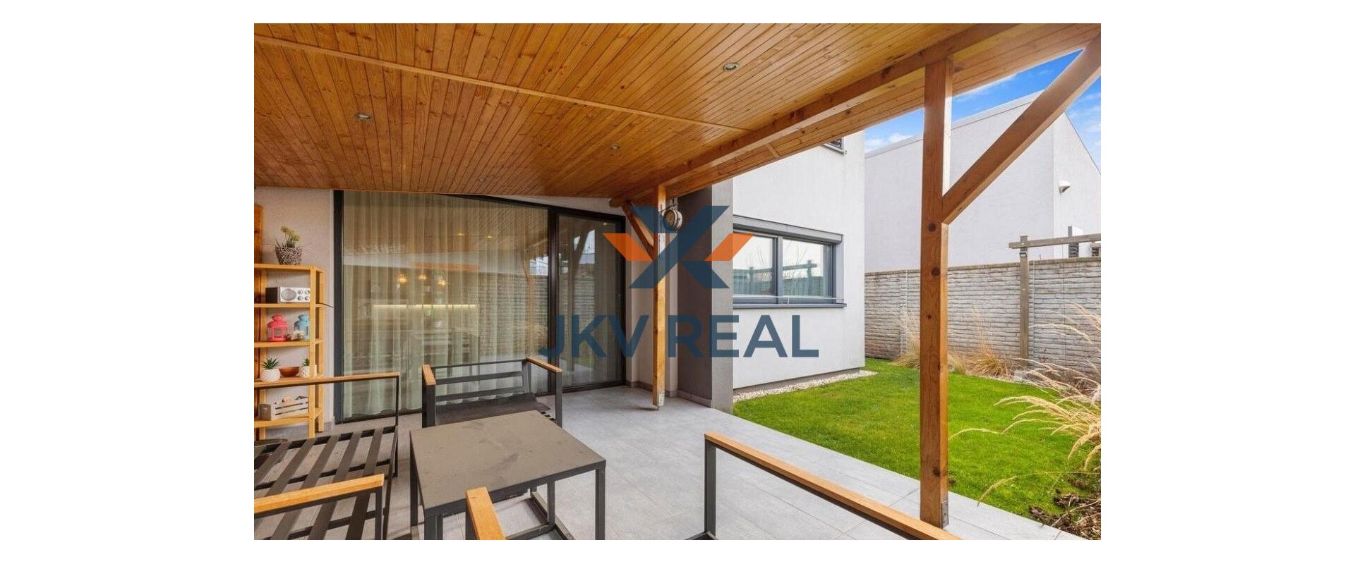 Na predaj 4-izbový rodinný dom  v dvojdome v obci Blatné