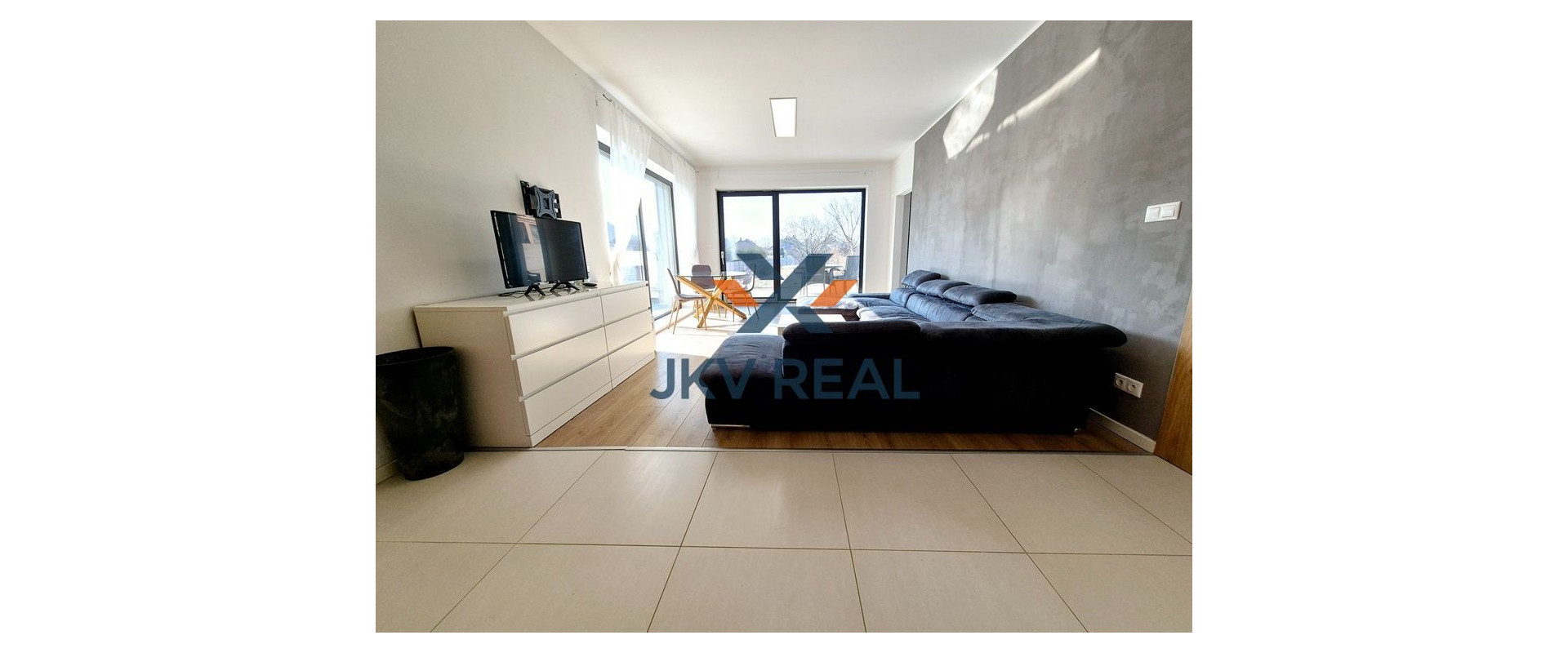 3D OBHLIADKA! NA PREDAJ 4-IZBOVÝ RODINNÝ DOM S TERASOU A VEĽKÝM SLNEČNÝM POZEMKOM