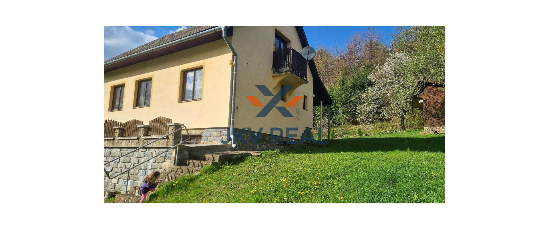 Na predaj rekreačná chata s veľkým pozemkom.