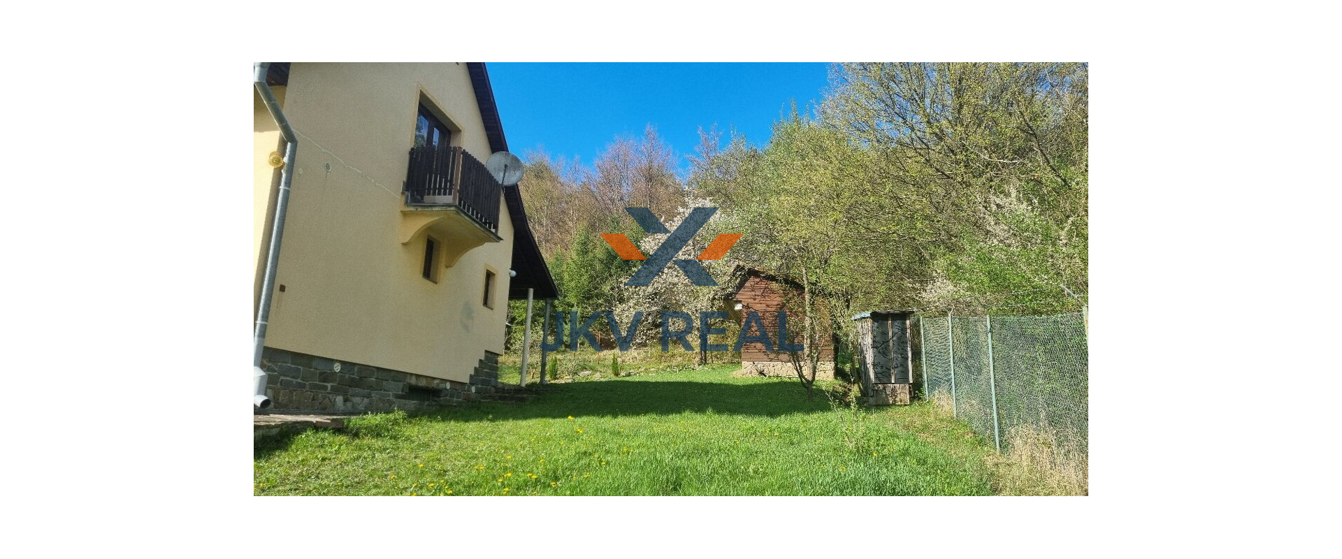 Na predaj rekreačná chata s veľkým pozemkom.