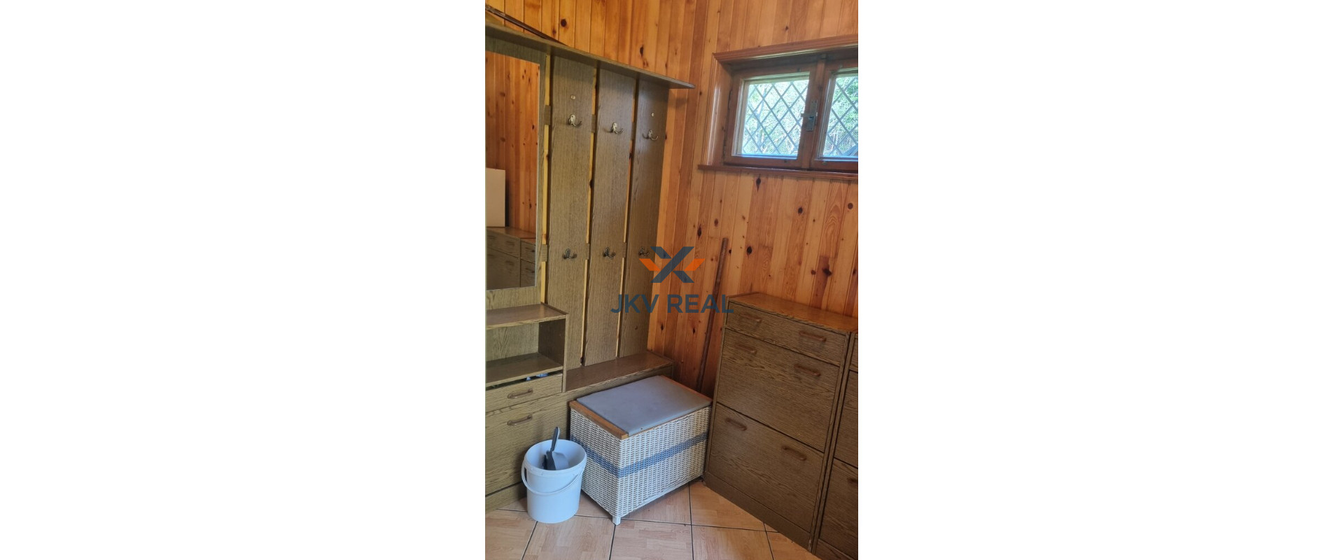 Na predaj rekreačná chata s veľkým pozemkom.