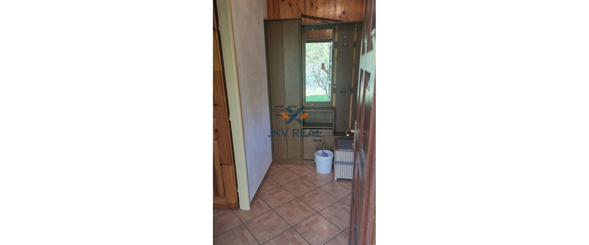 Na predaj rekreačná chata s veľkým pozemkom.