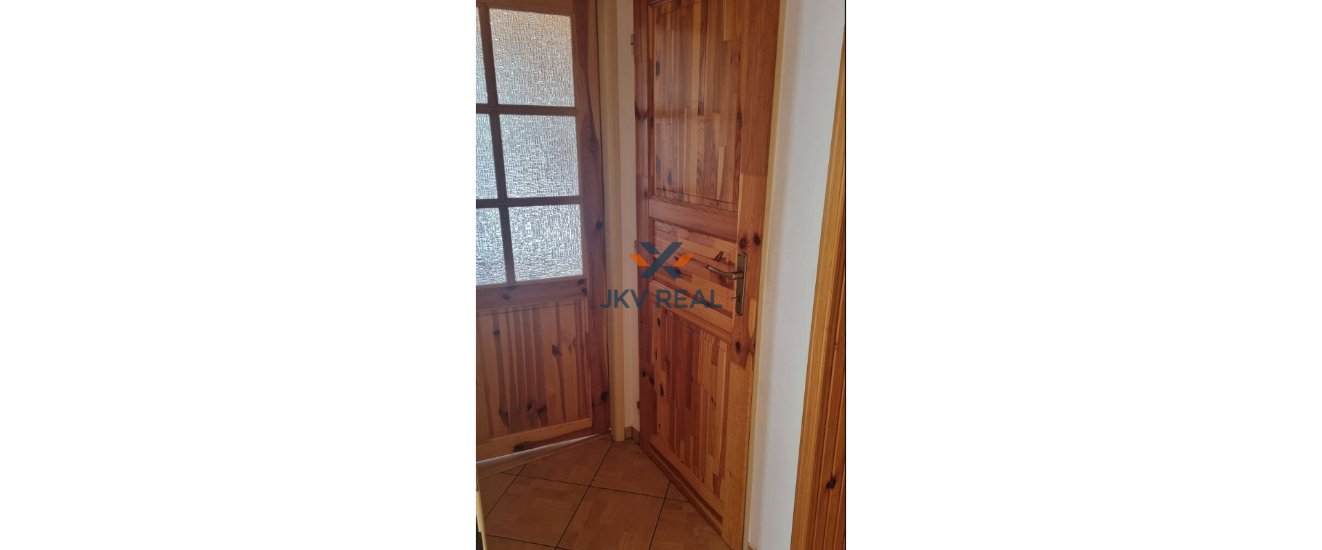 Na predaj rekreačná chata s veľkým pozemkom.