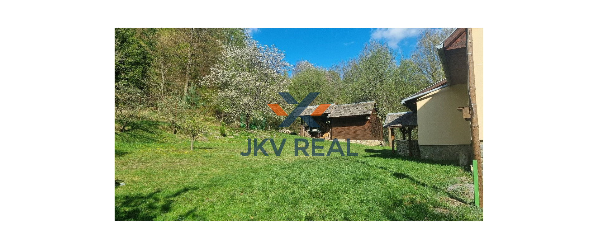 Na predaj rekreačná chata s veľkým pozemkom.